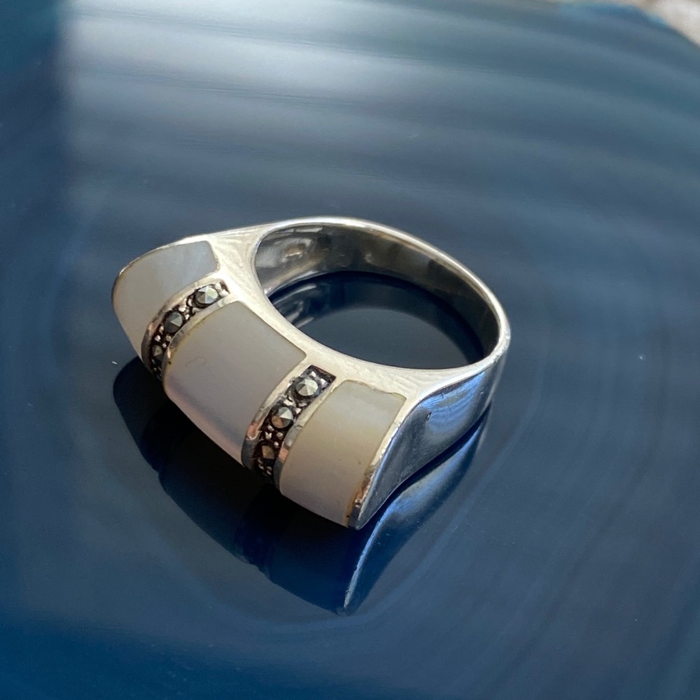 Shell And Crystal Sterling Silver Ring - image 2